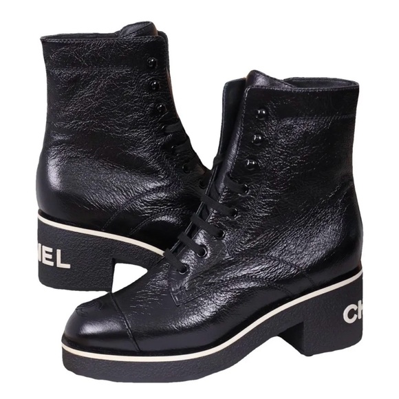 CHANEL 21C Shiny Crumpled Lambskin Patent Lace Up Ankle Short Heel Boots - Picture 2 of 16